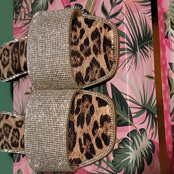 💖 Akira Crystal Slides 💎 - Picture 8 of 8